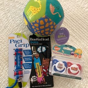 ✳️ Infant/baby items: pacifier and paci clips